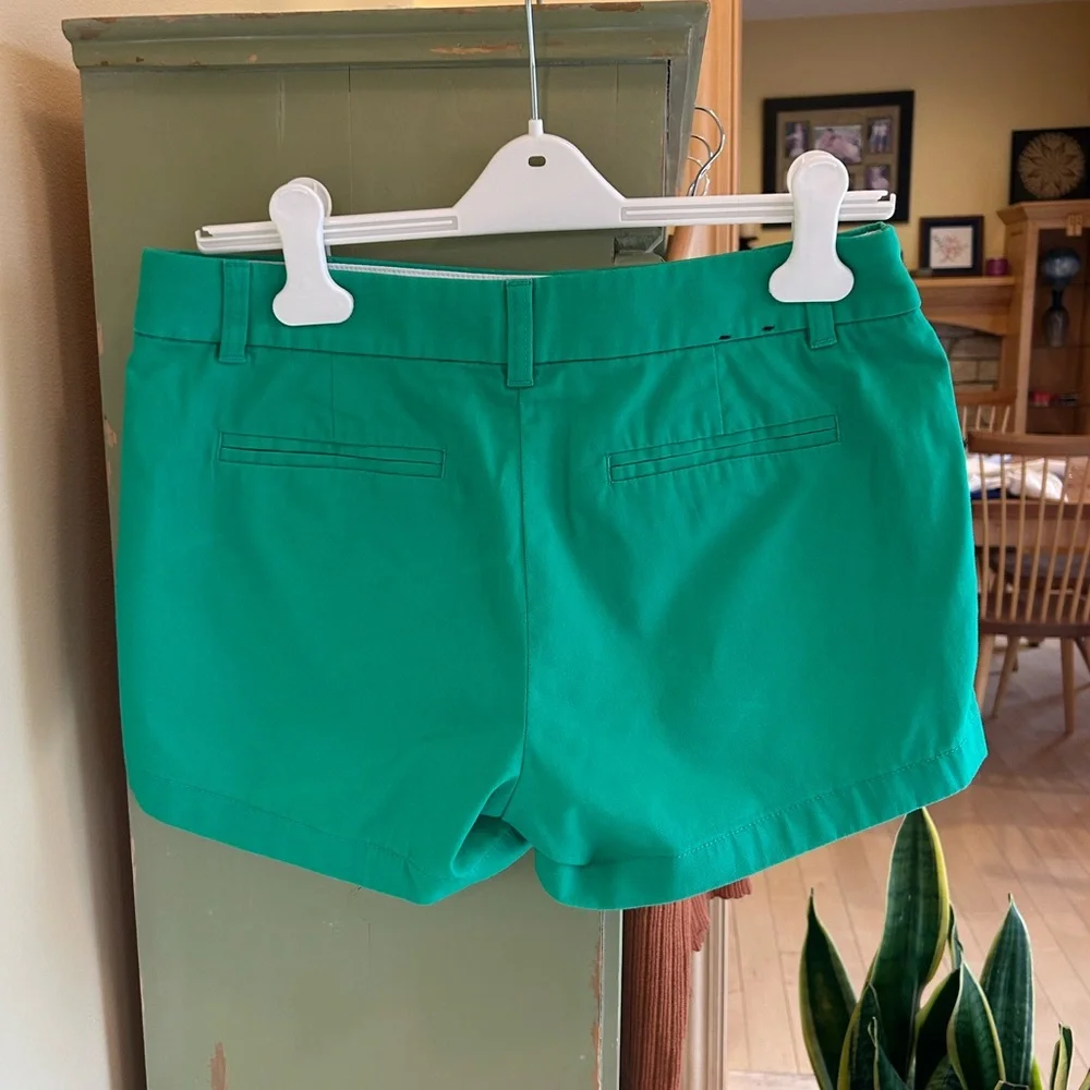 J. Crew Women’s Classic Chino 3.5” Inseam 100% Cotton Modern Clover Size 6